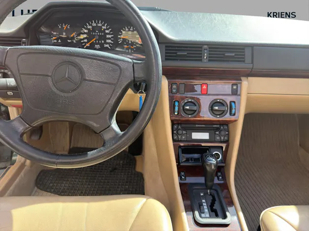 MERCEDES-BENZ E 220 Cabrio - 124er