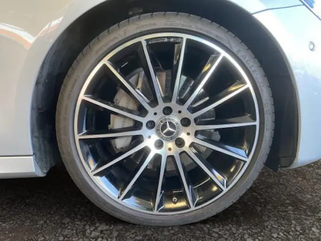 MERCEDES-BENZ E 220 d Swiss Star 4Matic