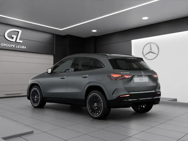 MERCEDES-BENZ GLA 200 Night Star 7G-DCT