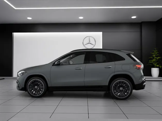 MERCEDES-BENZ GLA 200 Night Star 7G-DCT