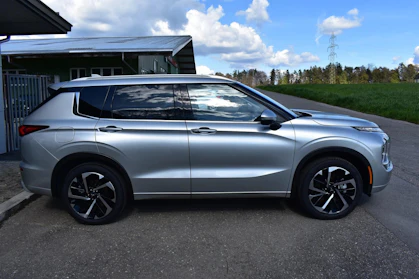 MITSUBISHI OUTLANDER 11