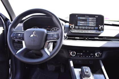 MITSUBISHI OUTLANDER 14
