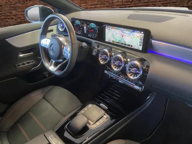 MERCEDES-BENZ A 180 Night Star AMG Line