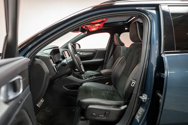 VOLVO XC40 1.5 T5 PiH R-Design / CH-Fahrzeug / Panorama / 360°Kamera /