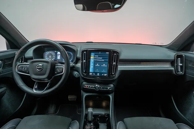 VOLVO XC40 1.5 T5 PiH R-Design / CH-Fahrzeug / Panorama / 360°Kamera /
