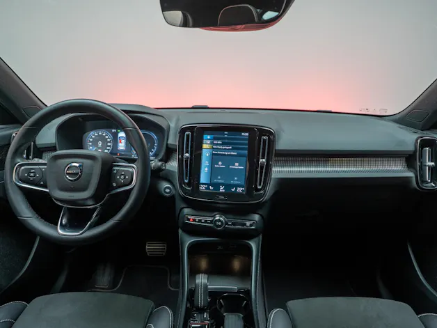 VOLVO XC40 1.5 T5 PiH R-Design / CH-Fahrzeug / Panorama / 360°Kamera /