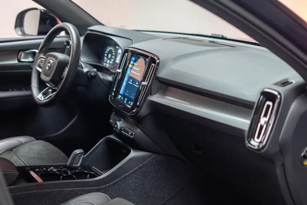 VOLVO XC40 1.5 T5 PiH R-Design / CH-Fahrzeug / Panorama / 360°Kamera /