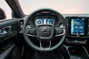 VOLVO XC40 1.5 T5 PiH R-Design / CH-Fahrzeug / Panorama / 360°Kamera /