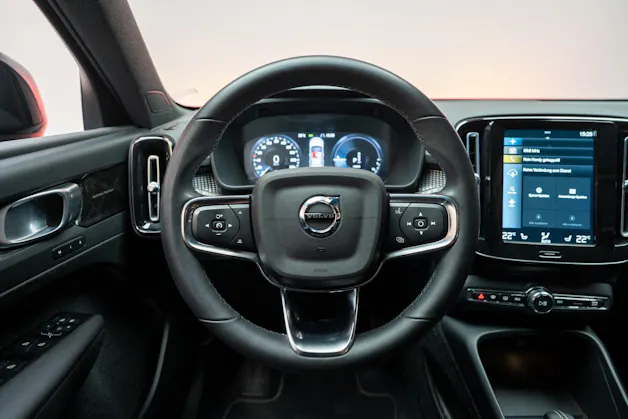 VOLVO XC40 1.5 T5 PiH R-Design / CH-Fahrzeug / Panorama / 360°Kamera /