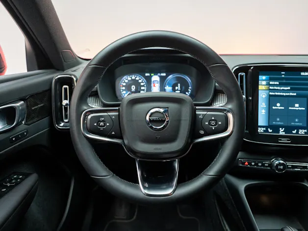 VOLVO XC40 1.5 T5 PiH R-Design / CH-Fahrzeug / Panorama / 360°Kamera /