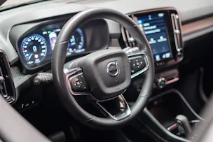 VOLVO XC40 1.5 T5 PiH R-Design / CH-Fahrzeug / Panorama / 360°Kamera /