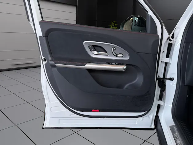 MERCEDES-BENZ GLB 200 8G-Tronic