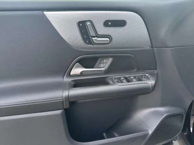 MERCEDES-BENZ GLB 200 Style 4M