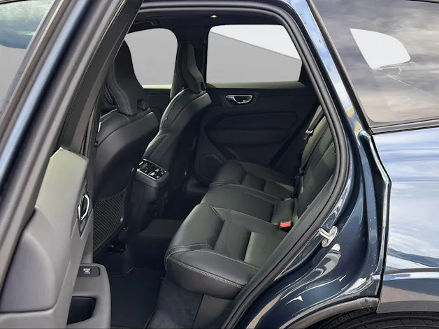 VOLVO XC60 B5 Benzin Mild Hybrid AWD Ultra Dark Geartronic