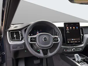 VOLVO XC60 B5 Benzin Mild Hybrid AWD Ultra Dark Geartronic