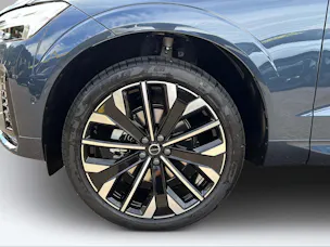 VOLVO XC60 B5 Benzin Mild Hybrid AWD Ultra Dark Geartronic