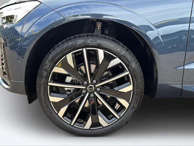 VOLVO XC60 B5 Benzin Mild Hybrid AWD Ultra Dark Geartronic