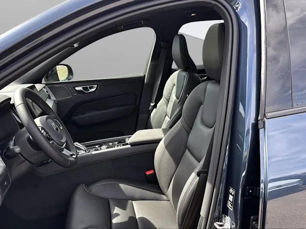 VOLVO XC60 B5 Benzin Mild Hybrid AWD Ultra Dark Geartronic