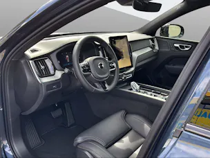 VOLVO XC60 B5 Benzin Mild Hybrid AWD Ultra Dark Geartronic