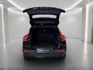 VOLVO XC40 2.0 B3 MH Plus Dark