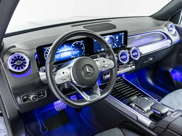 MERCEDES-BENZ EQB 300 4MATIC