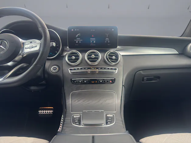 MERCEDES-BENZ 300 AMG Line 4m