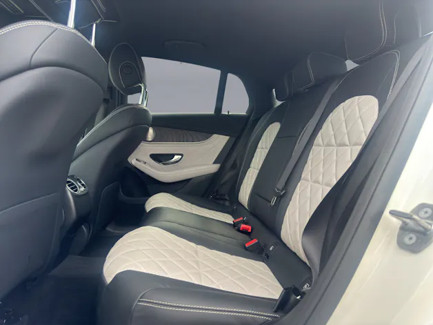 MERCEDES-BENZ 300 AMG Line 4m