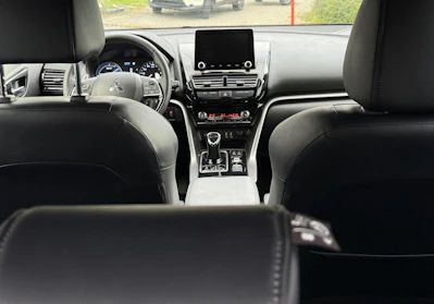 MITSUBISHI ECLIPSE CROSS 8