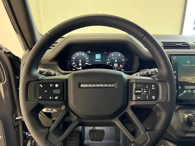 Land Rover Defender 130 3.0 D I6 350 X-Dynamic HSE