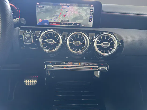MERCEDES-BENZ A-Klasse W177 A 220 AMG Line 4m