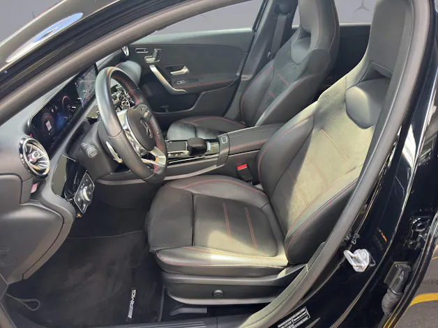 MERCEDES-BENZ A-Klasse W177 A 220 AMG Line 4m
