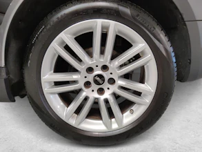 https://vehicle.imgix.net/4461197/5dfcb6a5-47bc-42ca-8f8a-949a1b940ff5.jpg