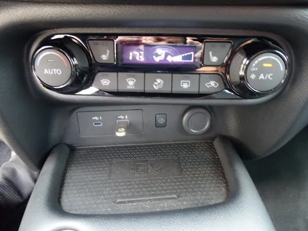 NISSAN Juke 1.6 Hybrid Tekna