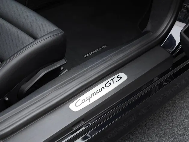 PORSCHE Cayman GTS