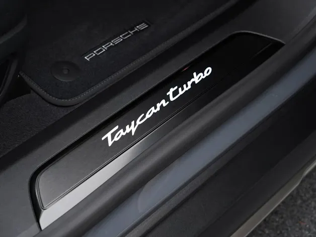 PORSCHE Taycan Turbo Cross Turismo