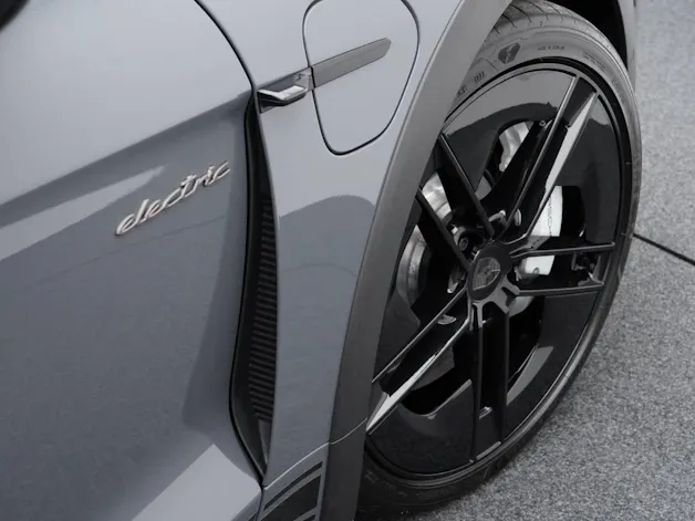 PORSCHE Taycan Turbo Cross Turismo
