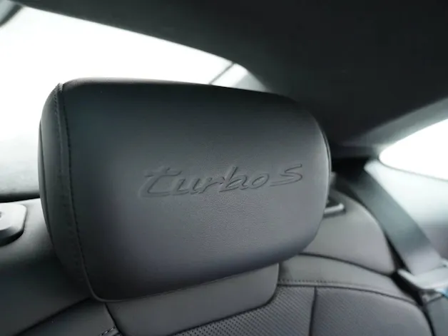 PORSCHE Taycan Turbo S