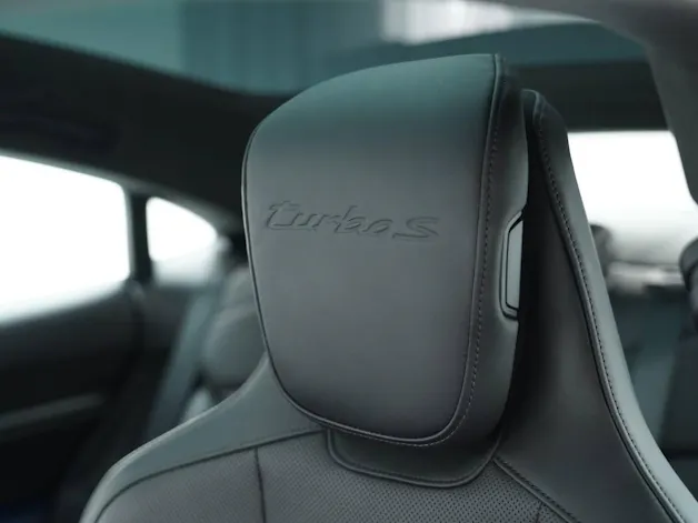 PORSCHE Taycan Turbo S