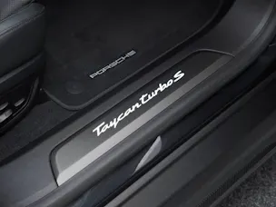 PORSCHE Taycan Turbo S