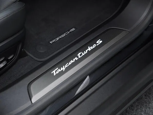 PORSCHE Taycan Turbo S