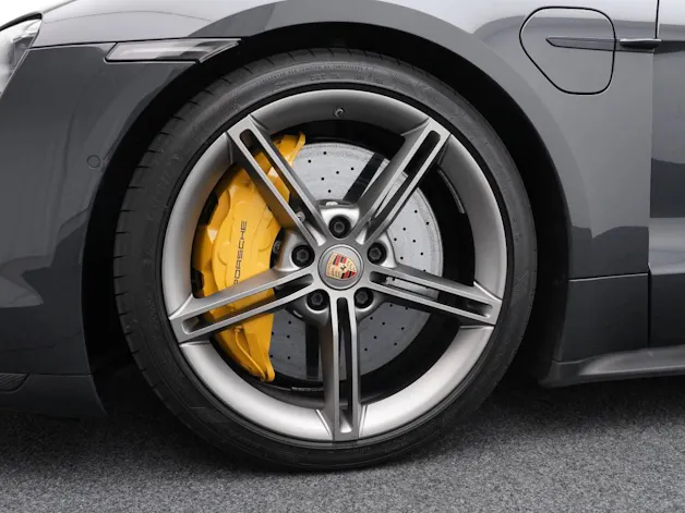 PORSCHE Taycan Turbo S