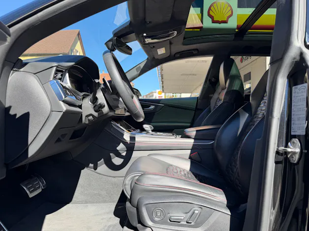 AUDI RSQ8 quattro