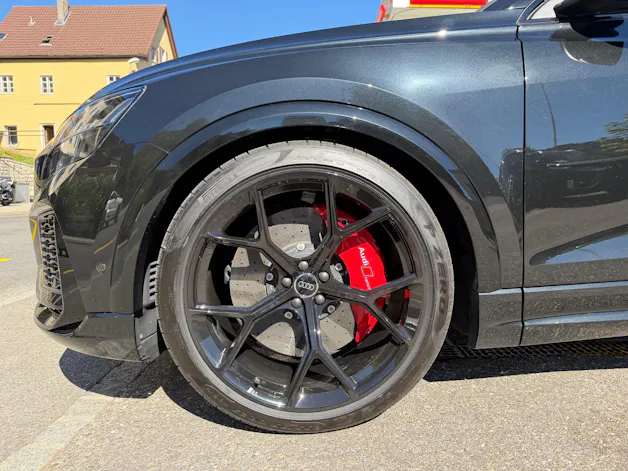 AUDI RSQ8 quattro