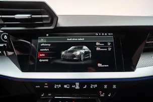 AUDI RS3 Limousine 2.5 TFSI quattro S-Tronic / Rückfahrkamera / Tempomat / Ambientebeleuchtung