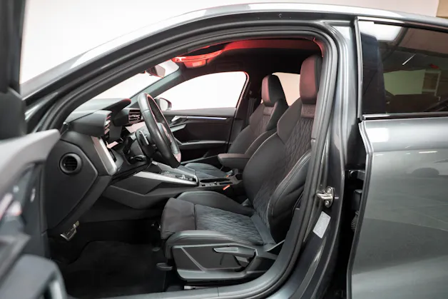 AUDI RS3 Limousine 2.5 TFSI quattro S-Tronic / Rückfahrkamera / Tempomat / Ambientebeleuchtung