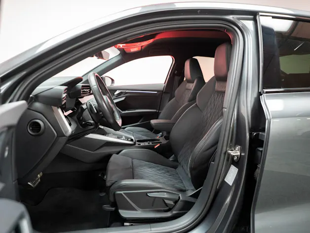 AUDI RS3 Limousine 2.5 TFSI quattro S-Tronic / Rückfahrkamera / Tempomat / Ambientebeleuchtung