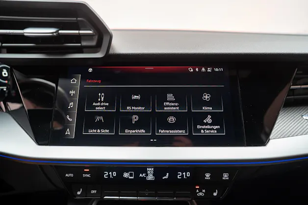 AUDI RS3 Limousine 2.5 TFSI quattro S-Tronic / Rückfahrkamera / Tempomat / Ambientebeleuchtung