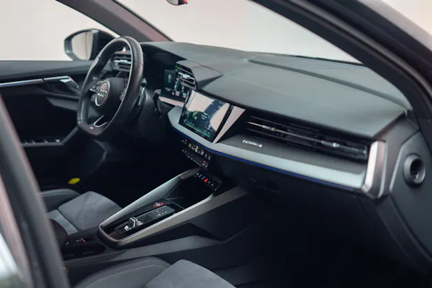 AUDI RS3 Limousine 2.5 TFSI quattro S-Tronic / Rückfahrkamera / Tempomat / Ambientebeleuchtung
