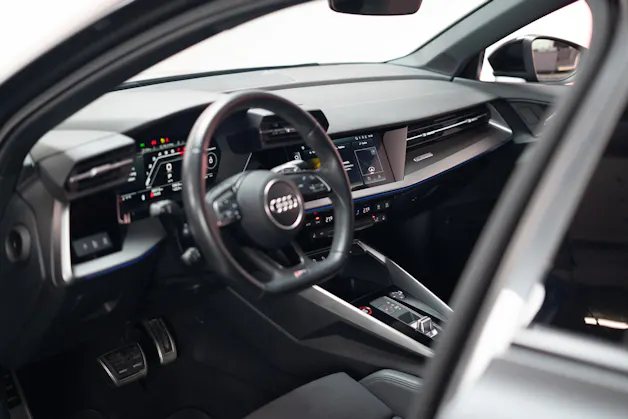 AUDI RS3 Limousine 2.5 TFSI quattro S-Tronic / Rückfahrkamera / Tempomat / Ambientebeleuchtung
