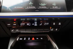 AUDI RS3 Limousine 2.5 TFSI quattro S-Tronic / Rückfahrkamera / Tempomat / Ambientebeleuchtung